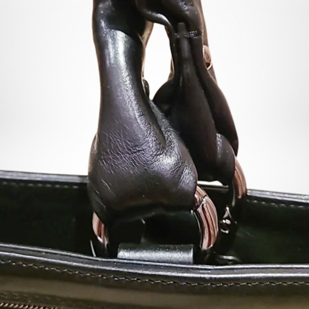 Gorgeous CHANEL handbag w/ large CC logo. Black shiny leather monili metal trim - Picture 3 of 16